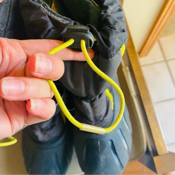 Sorel Flurry Black and Green Womens Boots - Picture 9 of 10